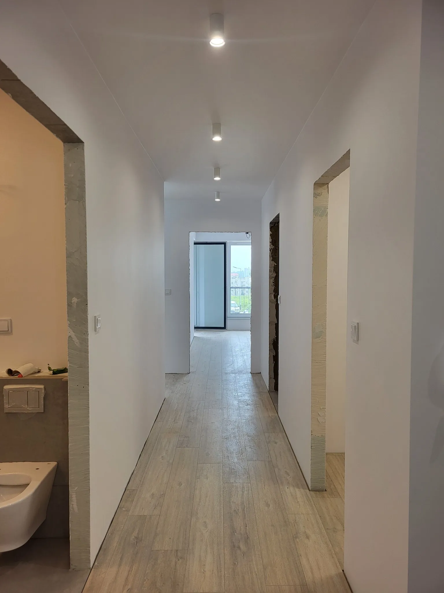 Equipe Almeida Reformas  trabalhando com dedicação na entrega de uma obra